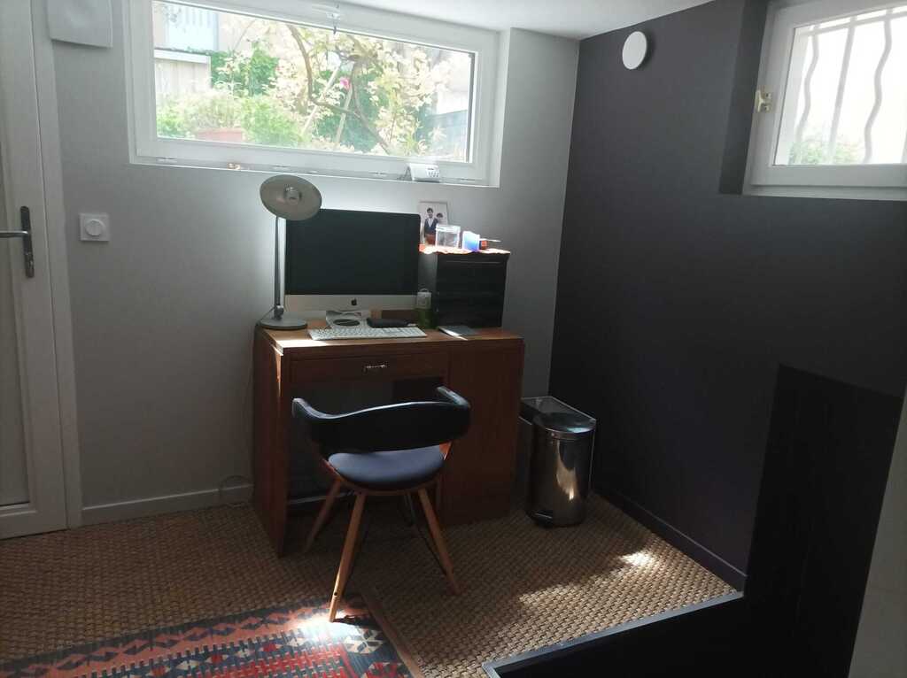 Bureau donnant sur le jardin avec accès direct au jardin