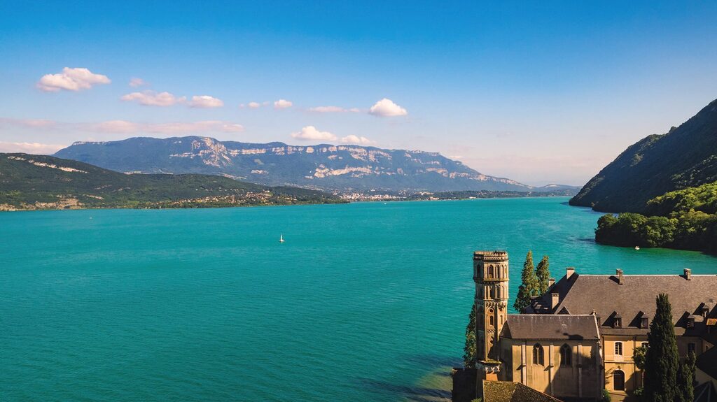 Lake Bourget is a 15-minute drive away, with one developed area (Aix-les-Bains) and one wild area. 