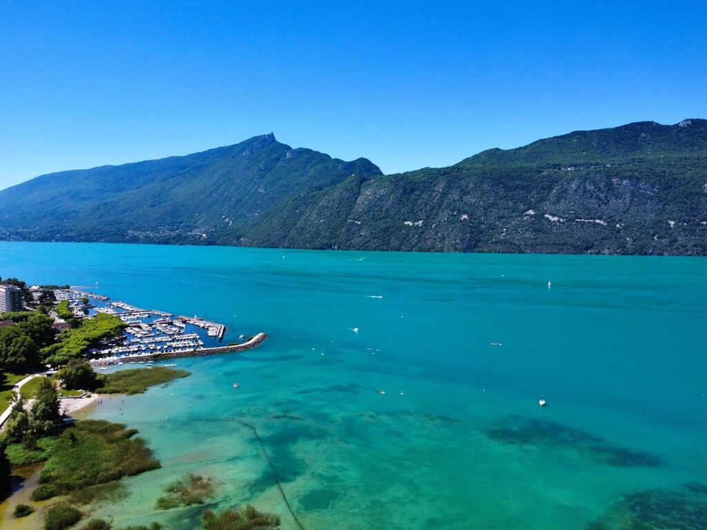 Lake Bourget is a 15-minute drive away, with many beaches for swimming and numerous hicking trails. 