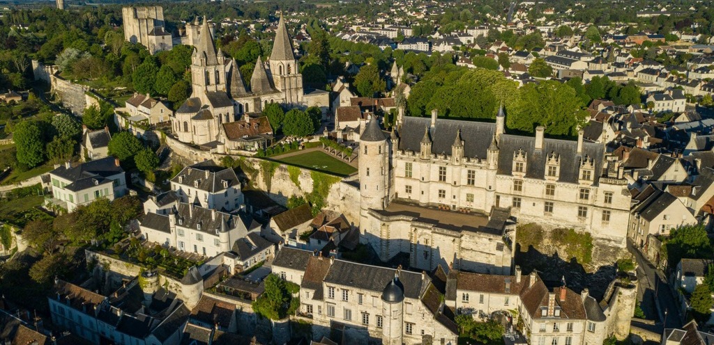 Cité royale de Loches (35 km)