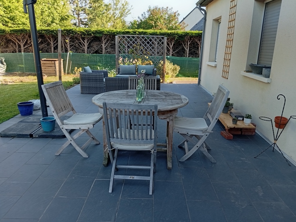coin repas sur la terrasse