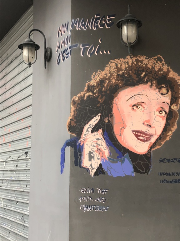 Quartier animé chaleureux 