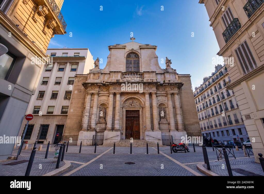 Eglise Saint-Cannat sur laquelle les fenêtres du studio s'ouvrent...