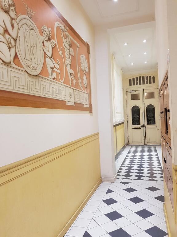 Entrée immeuble classé