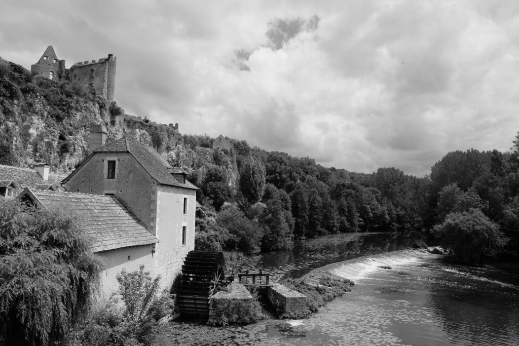 Le village classé d'Angle sur l'Anglin.
