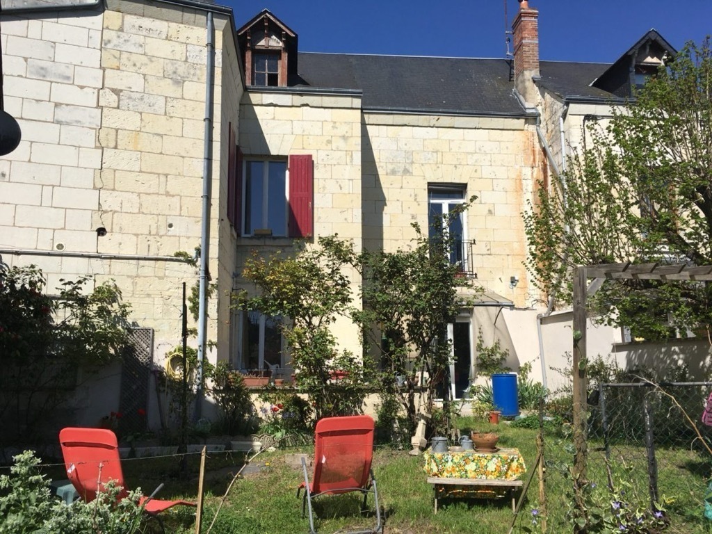 La maison vue du jardin