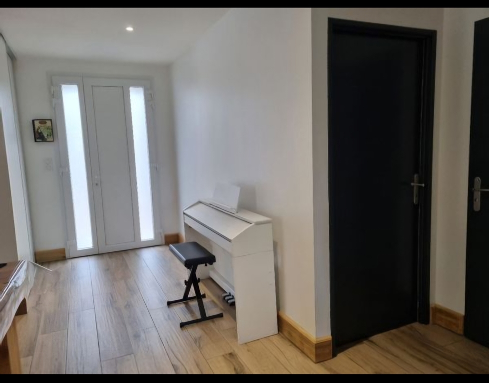 Côté entrée et piano 