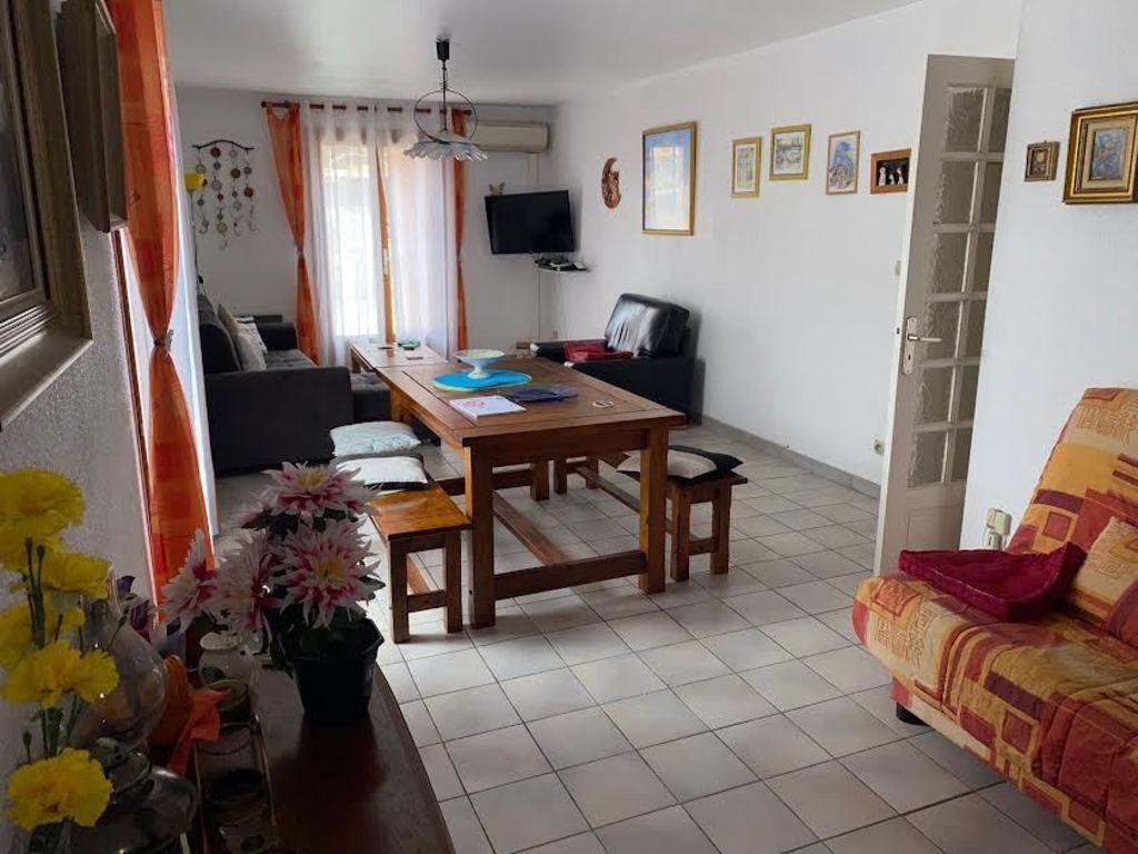 sitting and dining room