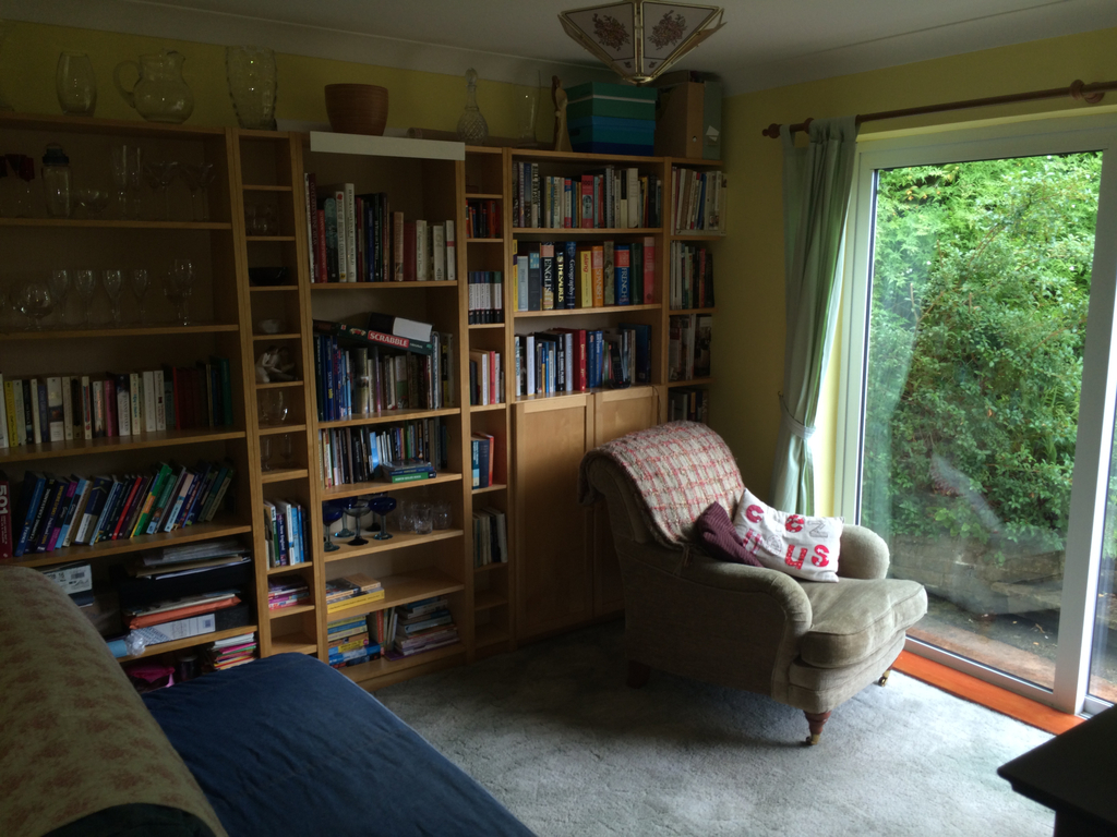 Second sitting room with sofa bed 