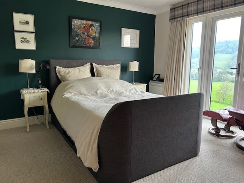 Main bedroom. There is a shower room attached to this room.