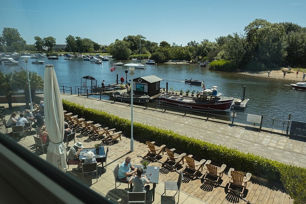 Christchurch ferry, 5 min walk