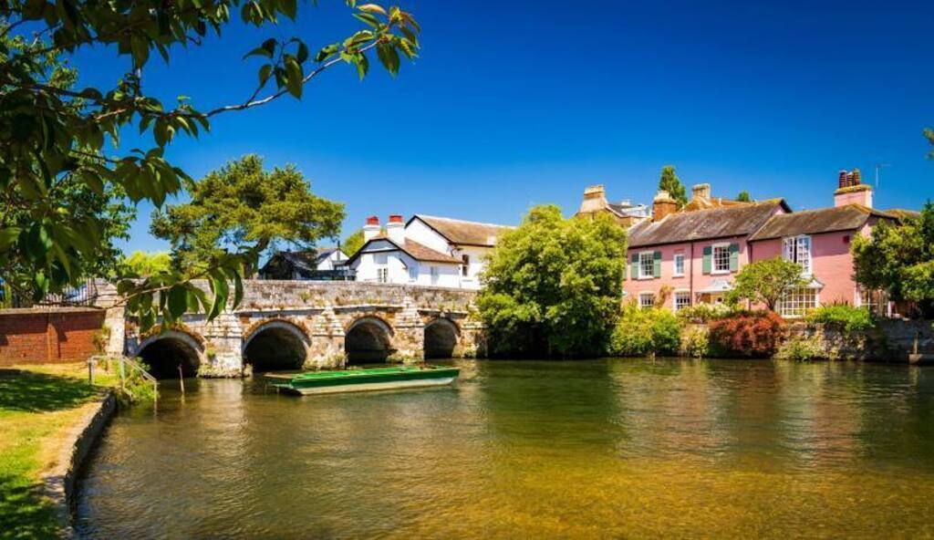Christchurch river bridge 10min walk (kayaking, fishing and motor boats but not for swimming)