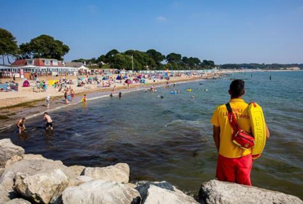 Avon beach (40min walk or 10min drive)