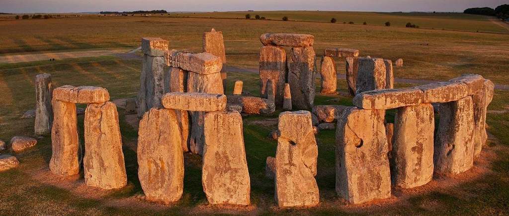 The famous Stonehenge 1 hr drive