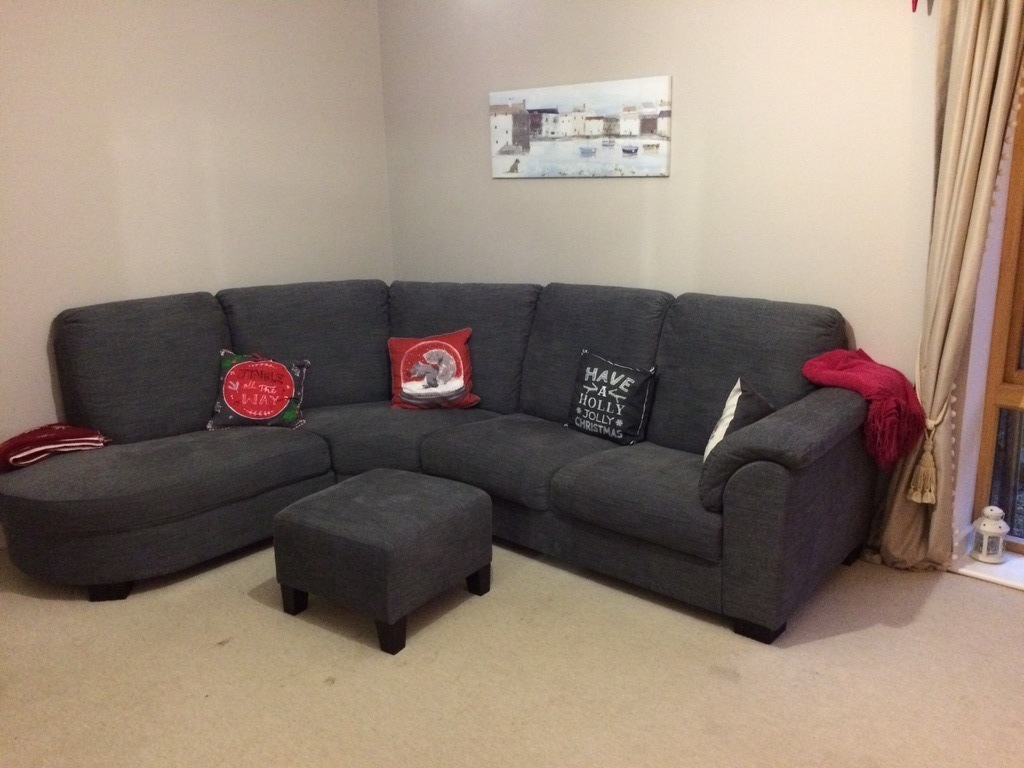 Lounge with two sofas 
