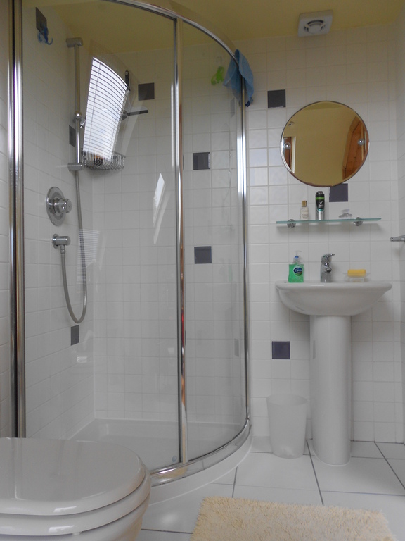 Loft en-suite bathroom