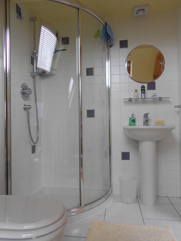 Loft en-suite bathroom