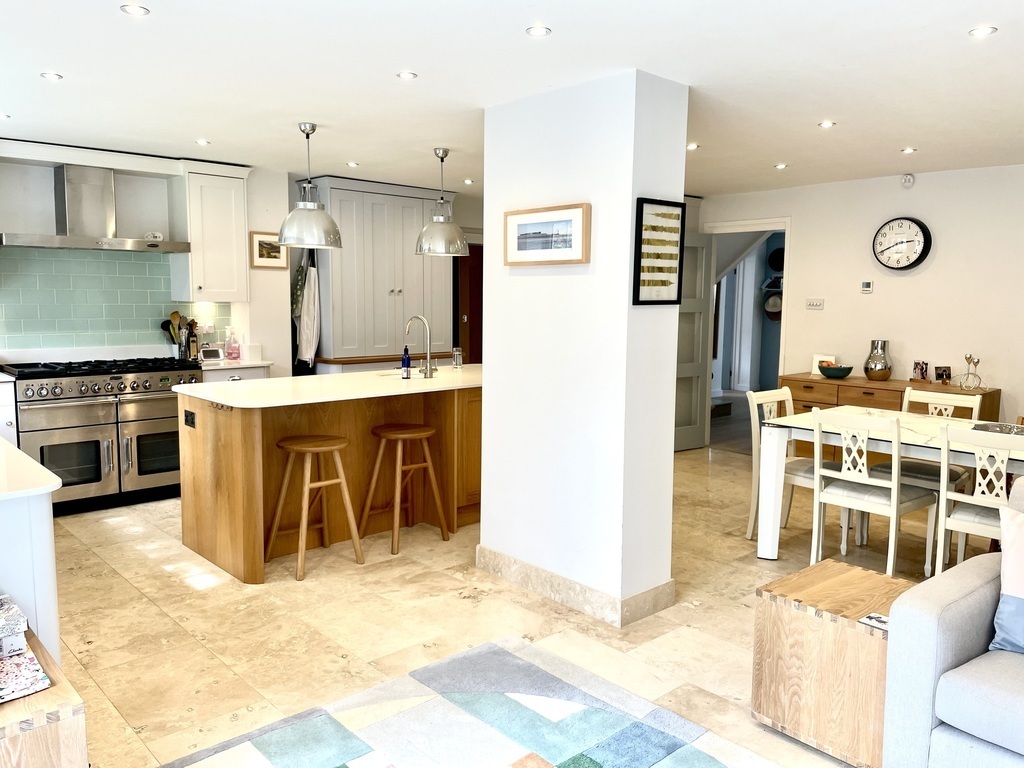 Kitchen / dining / sofa area 