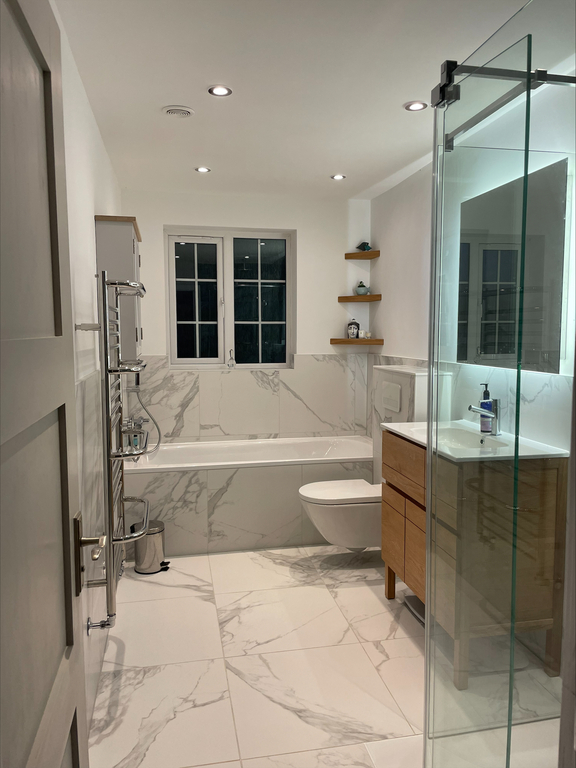 Ensuite bathroom to master bedroom