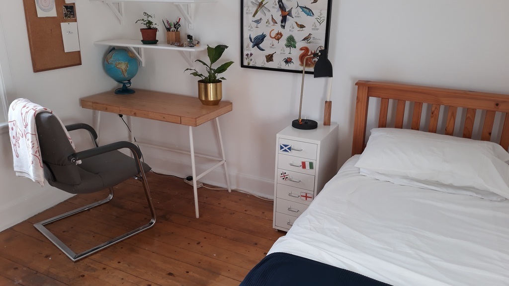 single bedroom - garden view