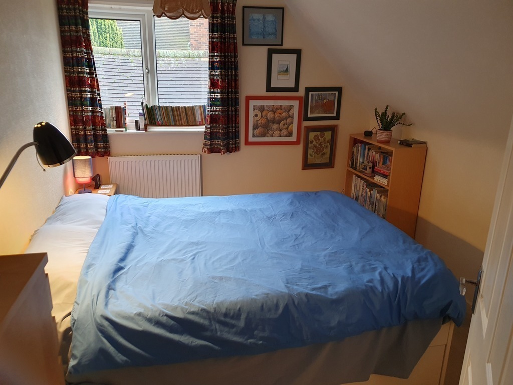 Second bedroom with king-size bed