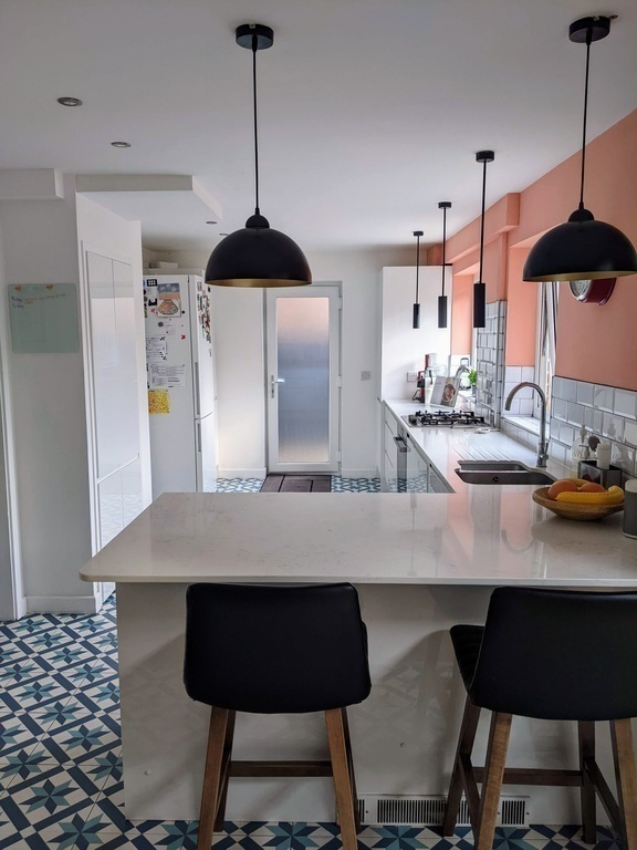 Kitchen breakfast bar