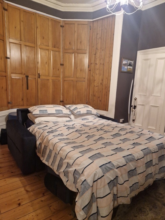 2nd bedroom, king-size bed setee