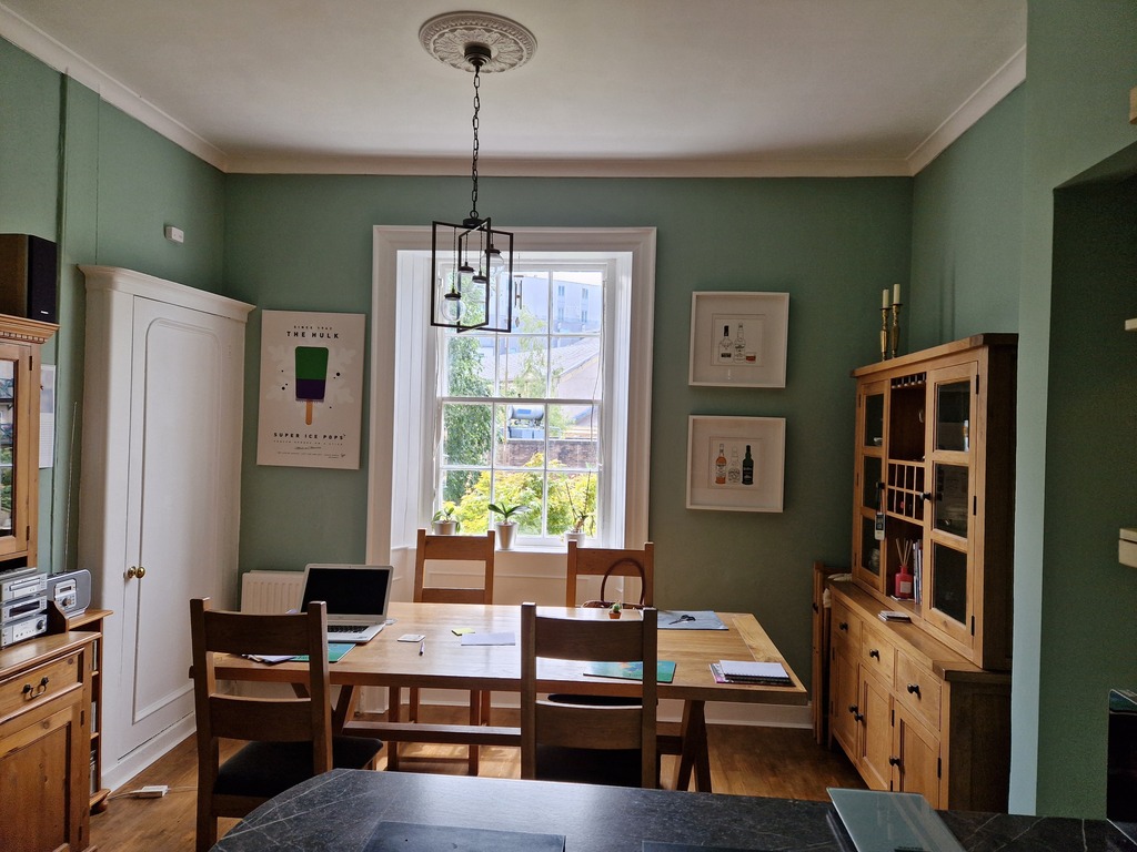 Kitchen (dining table)