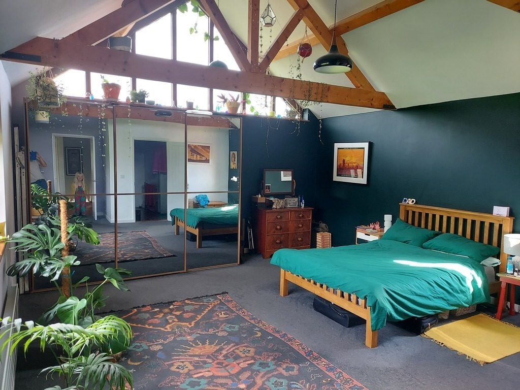 Main bedroom with en suite 