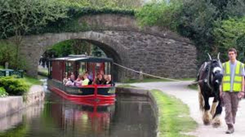 Llangollen Horse drawn boat