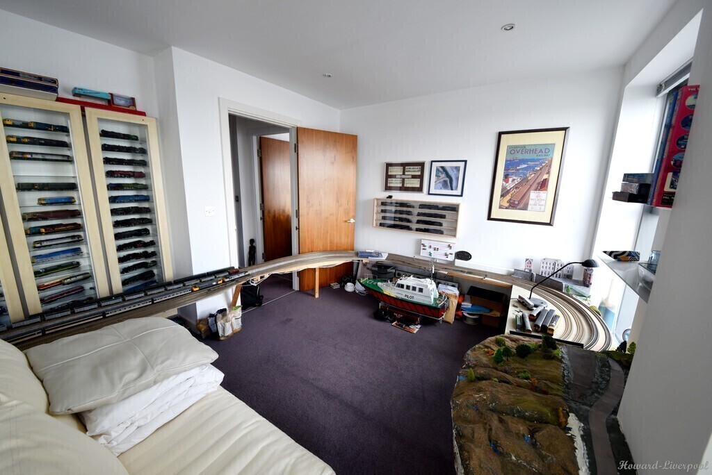 Bedroom 2 / Railway Room