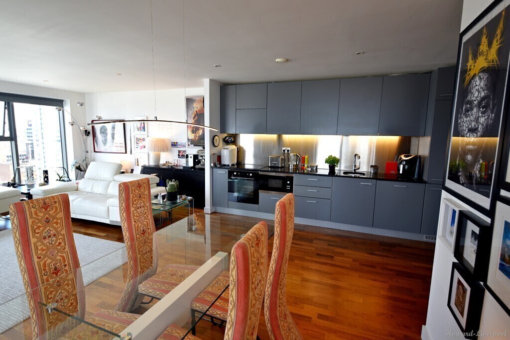 Kitchen / Dining Area