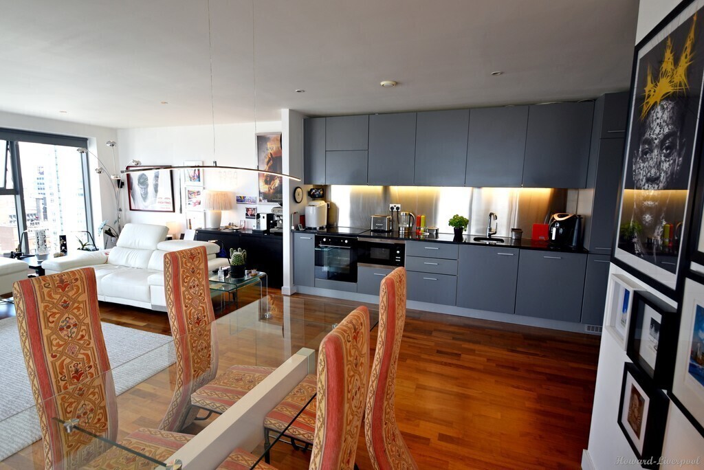 Kitchen / Dining Area