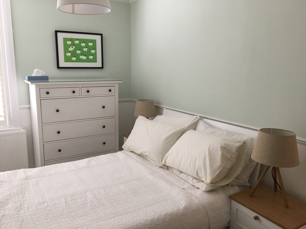 Spare bedroom with double bed and drawers