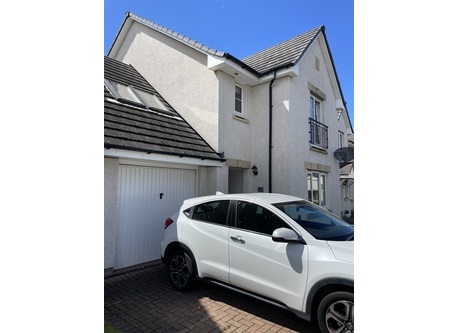 Modern home in quiet estate