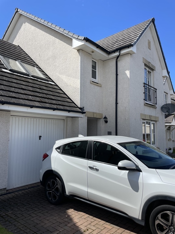 Modern home in quiet estate