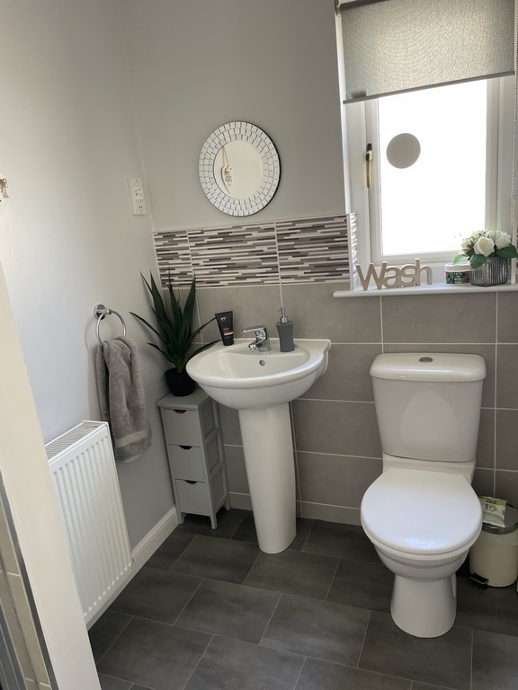 En-suite bathroom