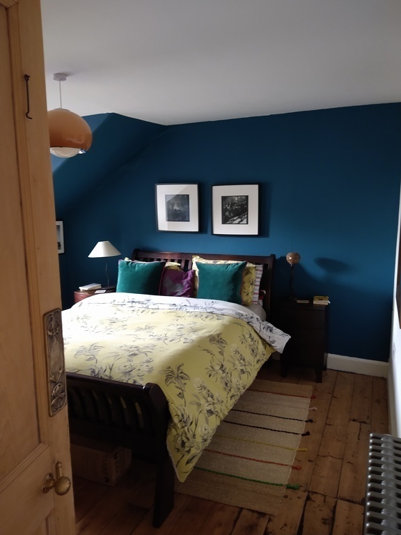 Double bedroom/ king size bed/ upstairs