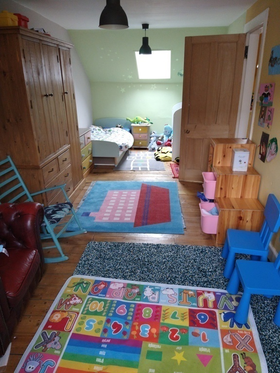 Children's bedroom/ upstairs
