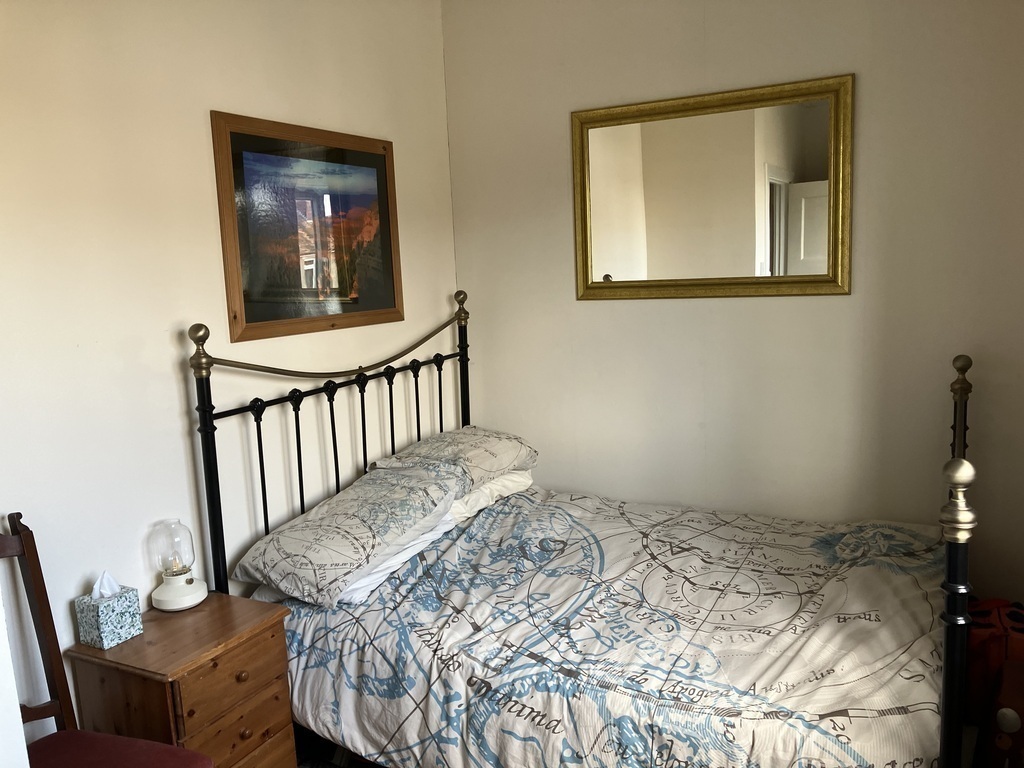 Guest Bedroom (Bedroom 2)