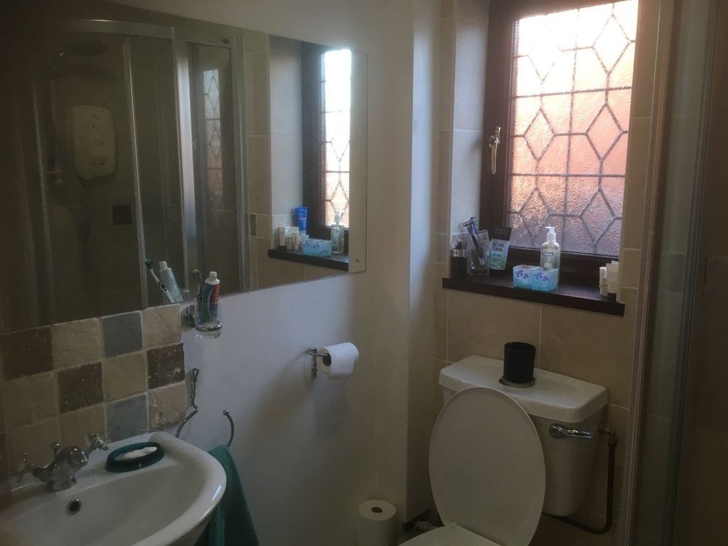 Second upstairs bathroom