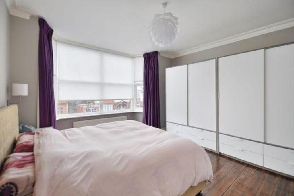 Master bedroom, king size bed