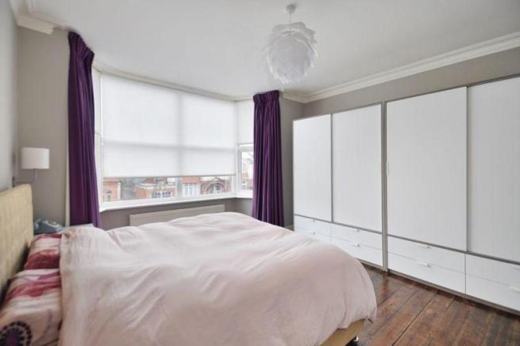 Master bedroom, king size bed