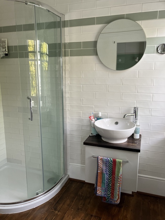 en suite shower room