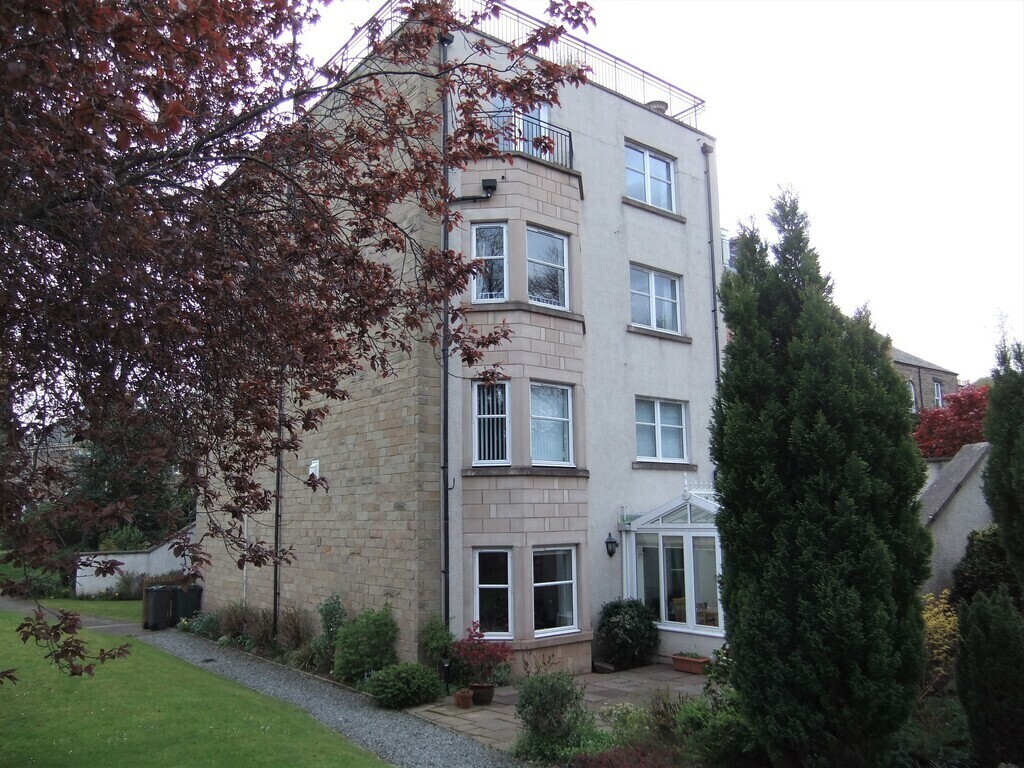 Wing built in 2000.  Top  windows belong to flat. 4 