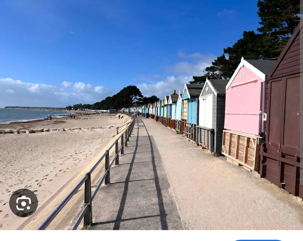 Highcliffe Beach - 50 mins drive
