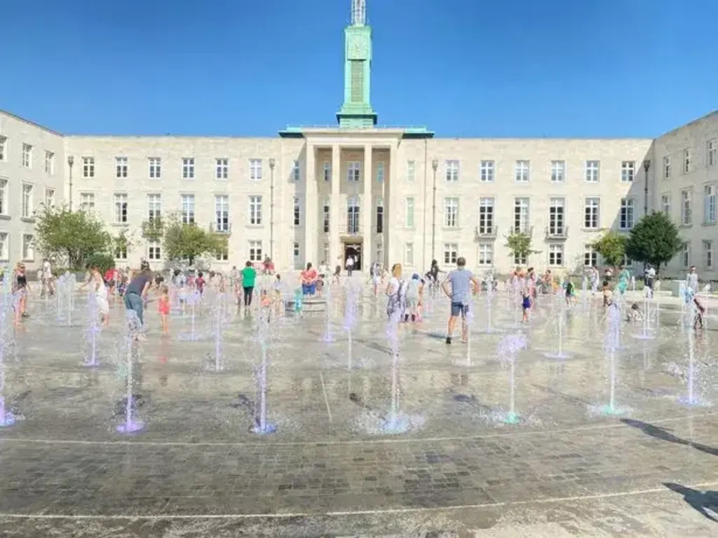Walthamstow Town Hall Fountains (15 minute walk)