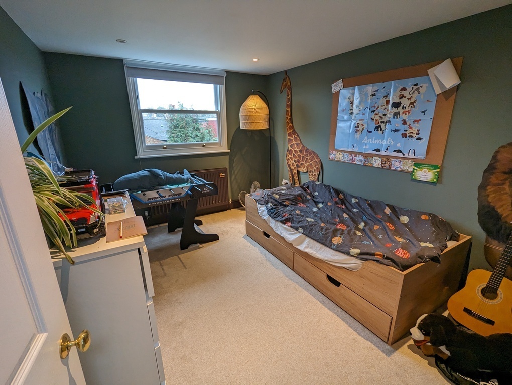 Bedroom (with single bed)