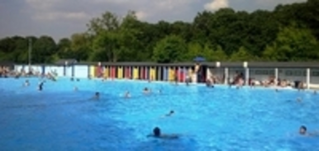 Tooting Bec lido (25 min walk from the house)
