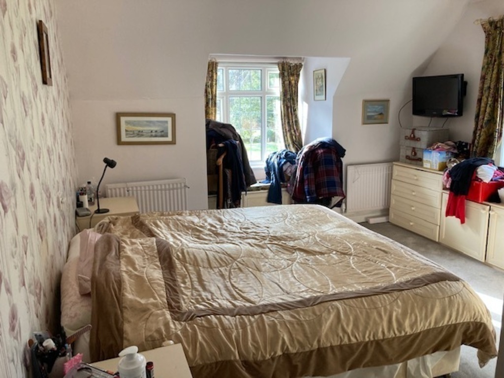 Main bedroom to garden